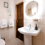 Vinoteegi Residents Guest house