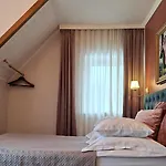 Pensión Vinoteegi Residents 4*