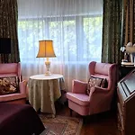 Vinoteegi Residents 4*