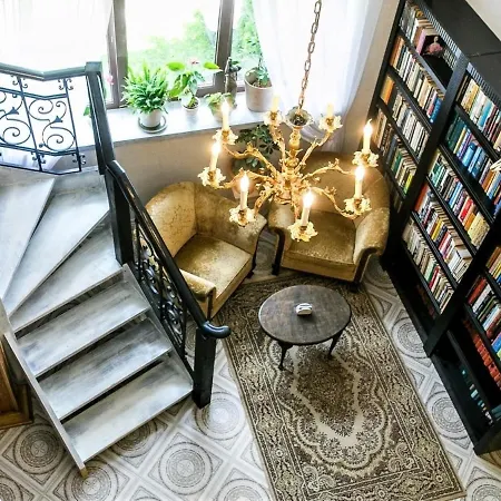 Vinoteegi Residents 4*