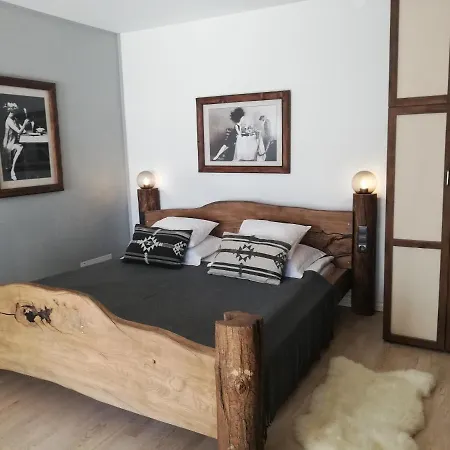 Vinoteegi Residents 4*