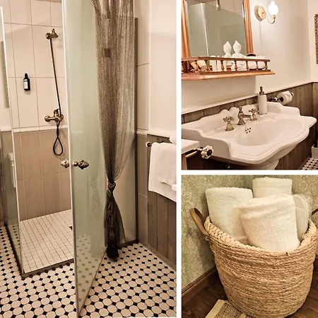 ゲストハウス Vinoteegi Residents 4*