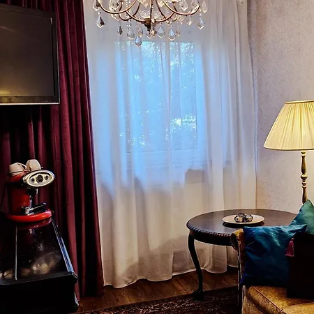 Vinoteegi Residents Pensjonat 4*