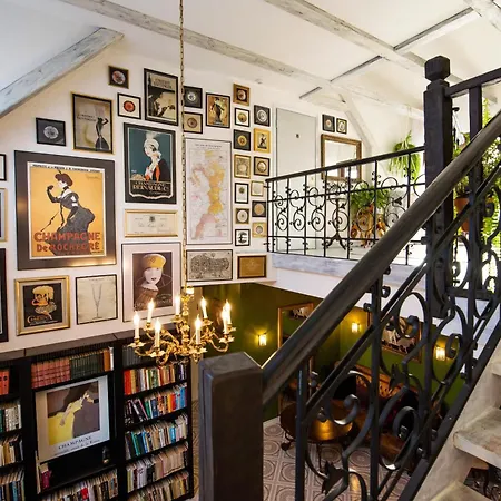 Vinoteegi Residents Gasthuis 4*