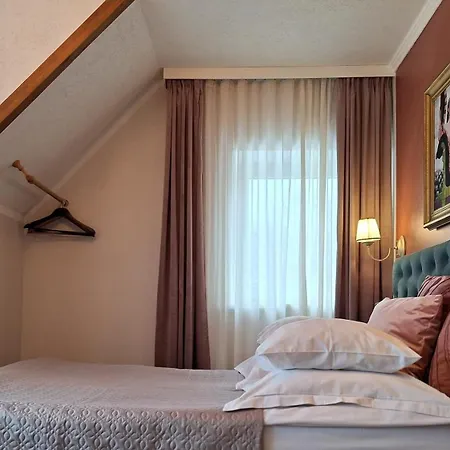 Pensjonat Vinoteegi Residents 4*
