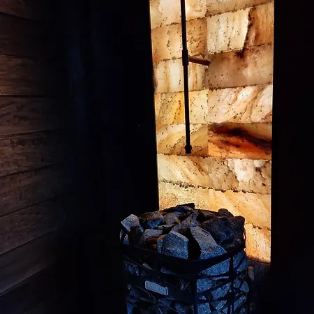 بيت ضيافة Vinoteegi Residents 4*