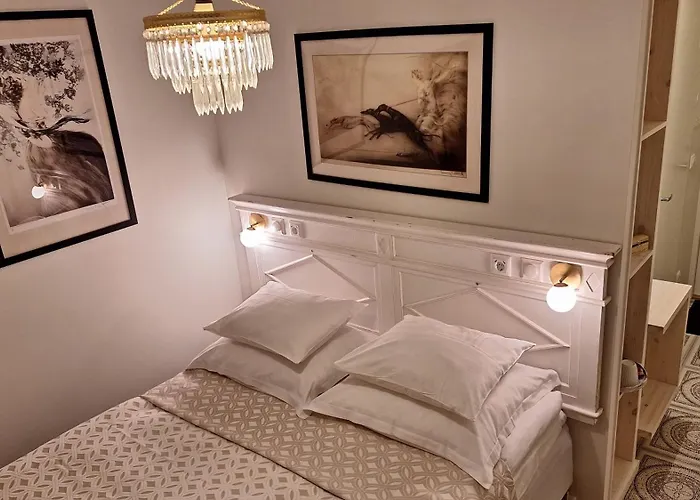 Vinoteegi Residents 4*