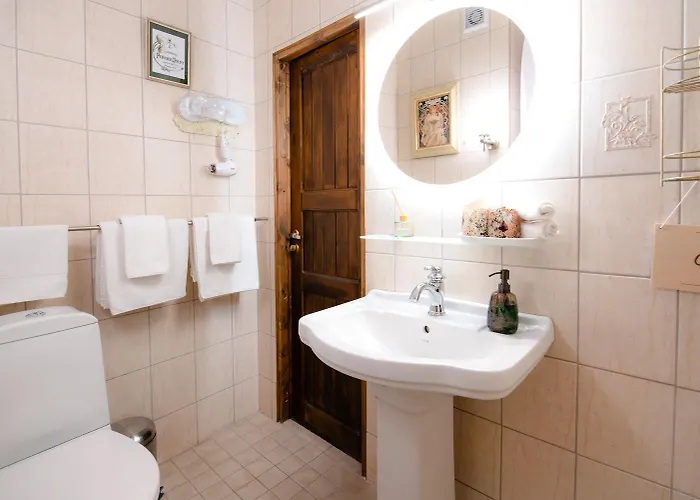 Vinoteegi Residents Guest house