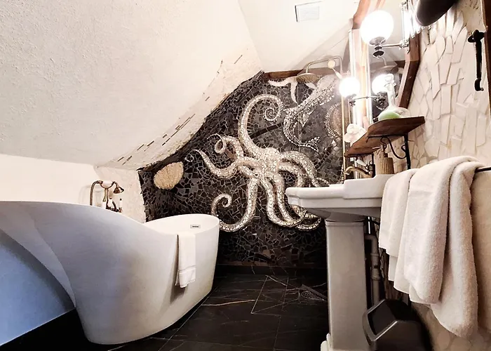 Pensión Vinoteegi Residents